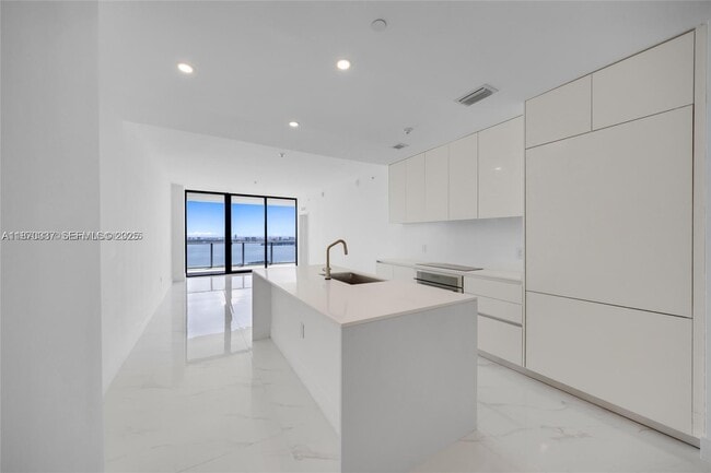 Photo - 700 NE 24th St Unit 4704