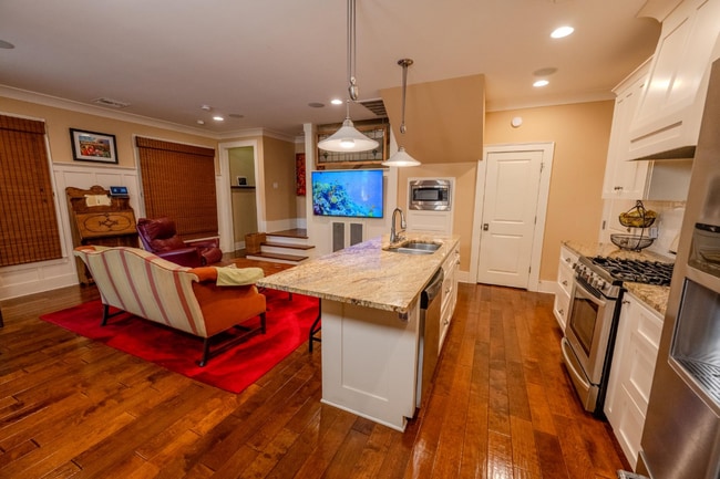 Photo - 605 N Orange St