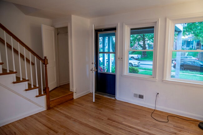 Photo - 8332 Hillendale Rd