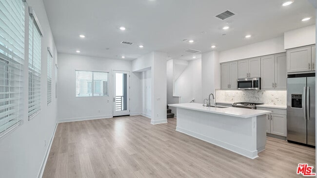 Photo - 1679 Lexington Ln