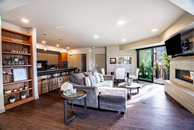 Photo - 727 E Front Ave