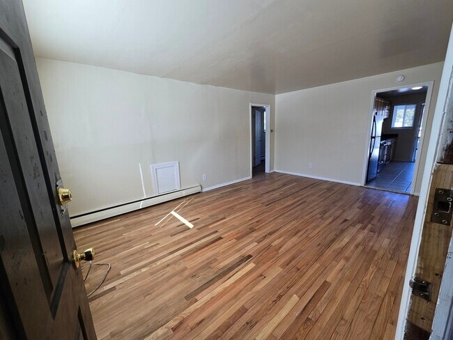 Photo - 3210 Ellwood Ave Unidad B