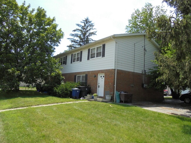 Photo - 532 Elm St Unit B
