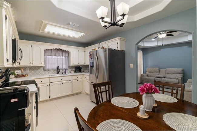 Photo - 1510 Arboledas Dr