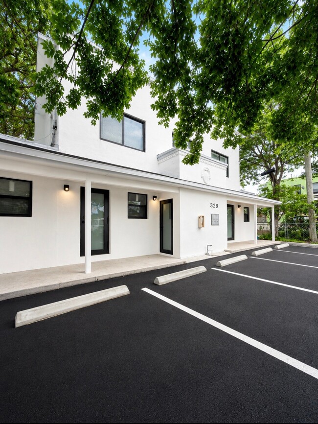 329 NW 17th Ave Unit 3