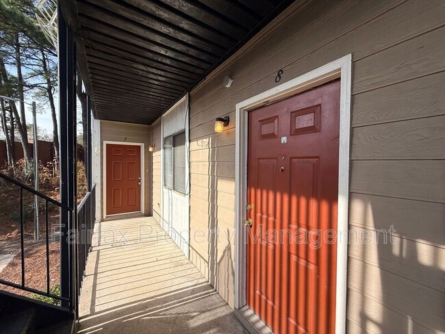 Building Photo - 1309 Hudson Ave Unit C8