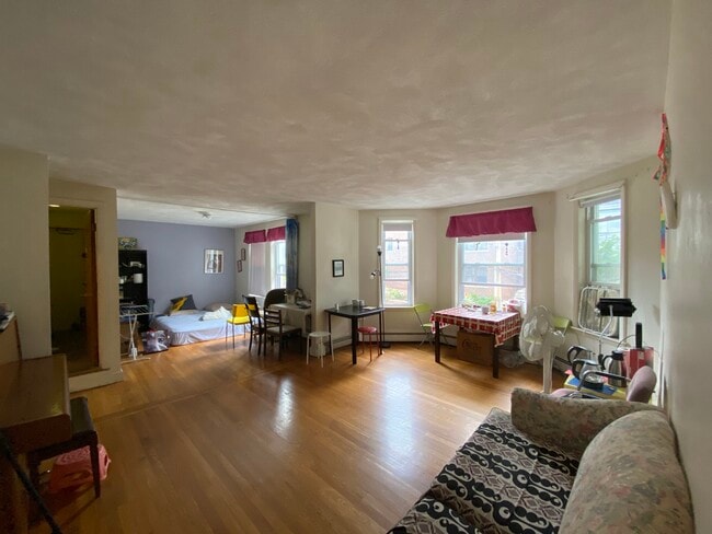Building Photo - 310 Tappan St Rental