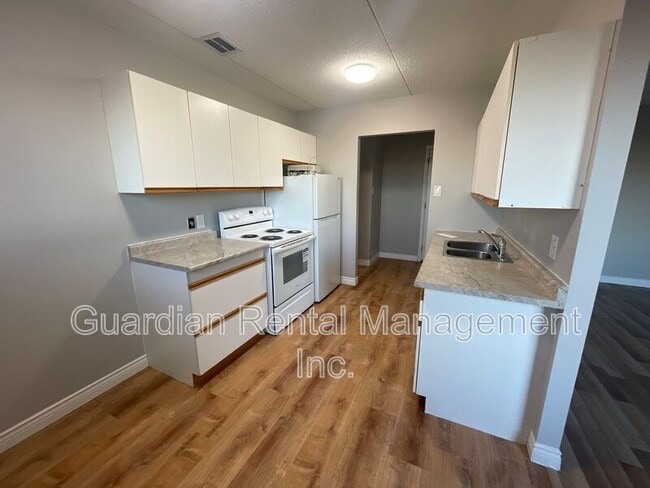 Building Photo - 525 Ford St N Unit Apt 8