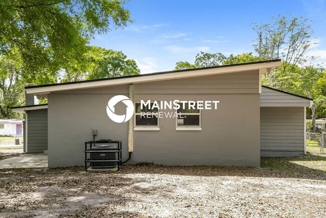 Photo - 4 Bedroom Pet-Friendly Home in JACKSONVILLE, FL with Main Street Renewal