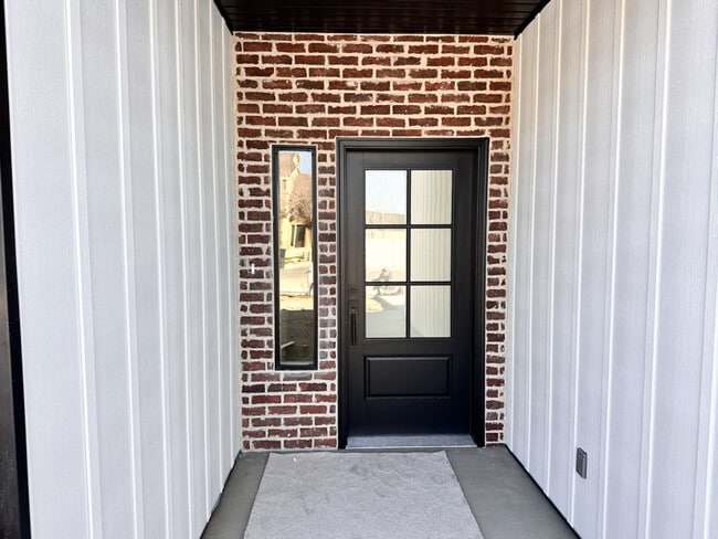 Photo - 2780 N Clark Pkwy