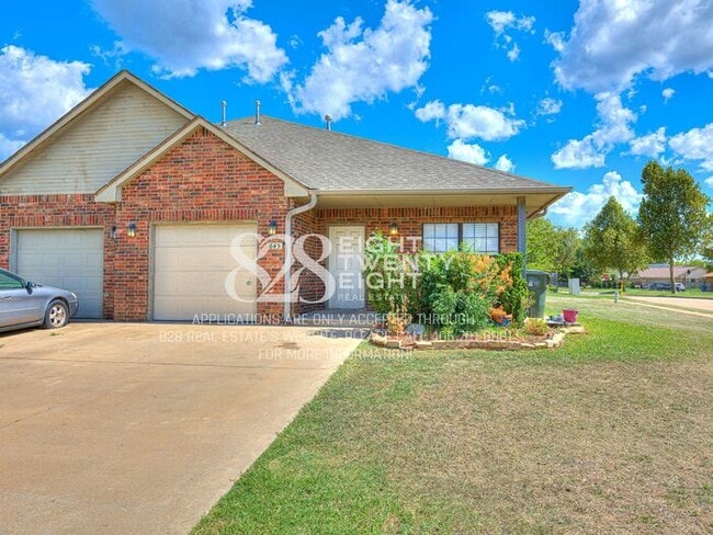 Photo - *AVAILABLE NOW!* CUTE 3 BED/2 BATH DUPLEX IN NORMAN!