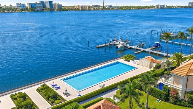 Photo - 245 Everglade Ave