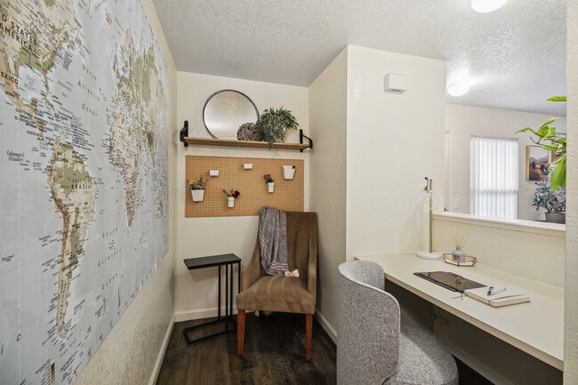 1BR, 1BA - 888SF