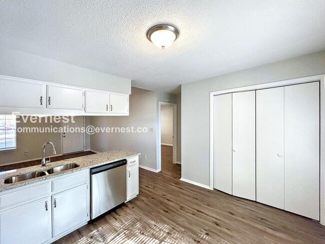 Photo - 5949 Shannon Dr