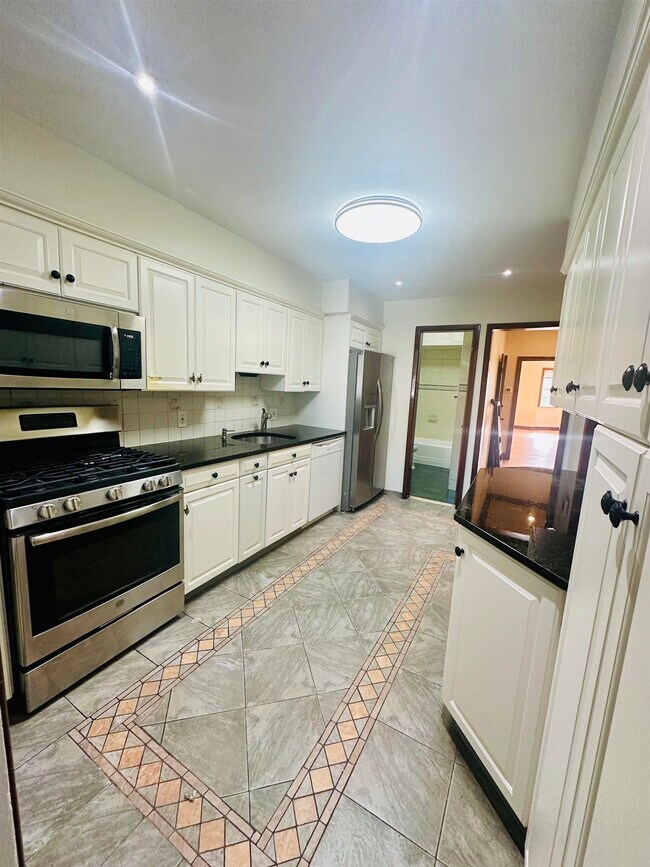 Photo - 2105 Palisade Ave Unit 1