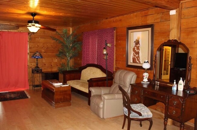 Photo - 2207 Peyton Colony Rd Unidad Master Suite