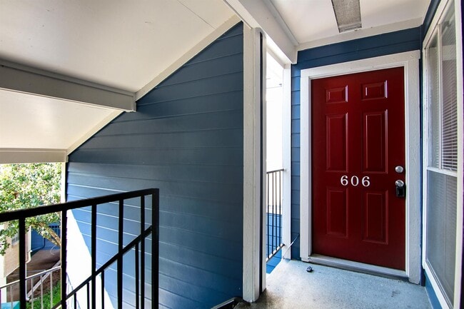 Building Photo - 18511 Egret Bay Blvd Unit 606