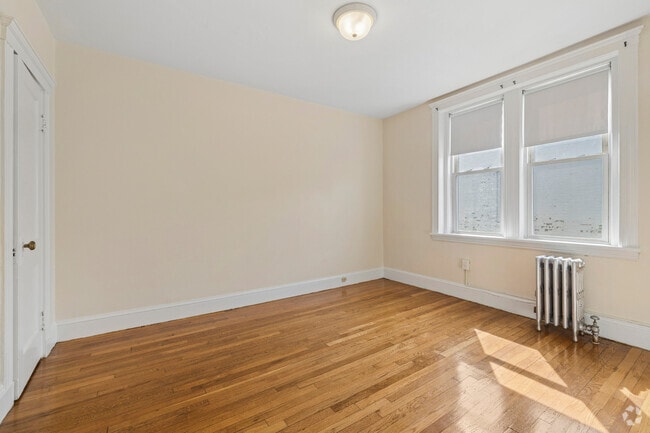 1BR, 1BA - 600SF - Bedroom