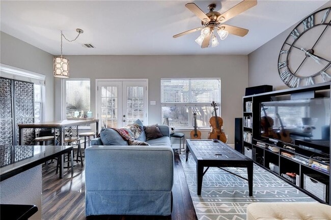 Photo - 1700 Perez St