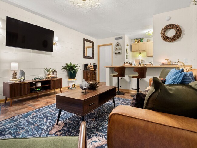 710 Iris St Unit 306