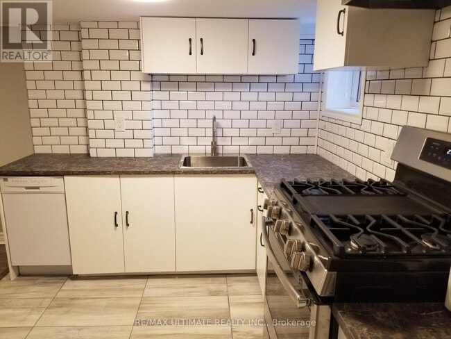 Photo - 1133 Dufferin St