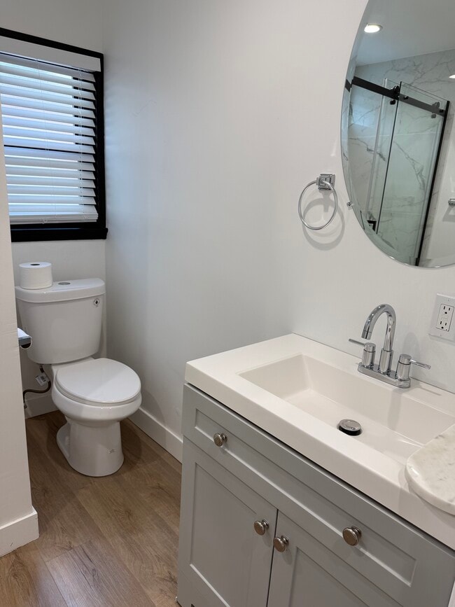 bathroom 2 - 944 15th St