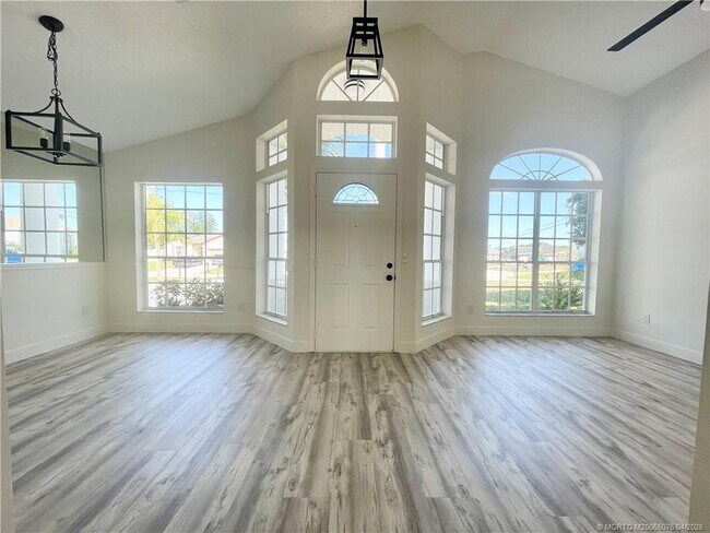 Photo - 4690 SW Babylon St