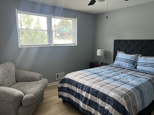 Photo - 5966 Lyndale St