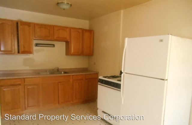 Building Photo - 2411 W Balmoral Ave