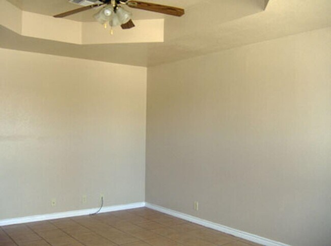 Photo - 817 E Gutierrez St