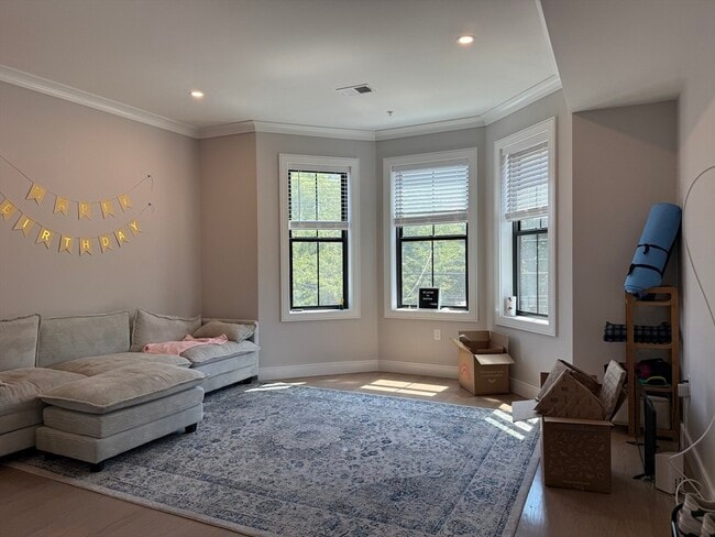 Building Photo - 285 Lamartine St Unit 2