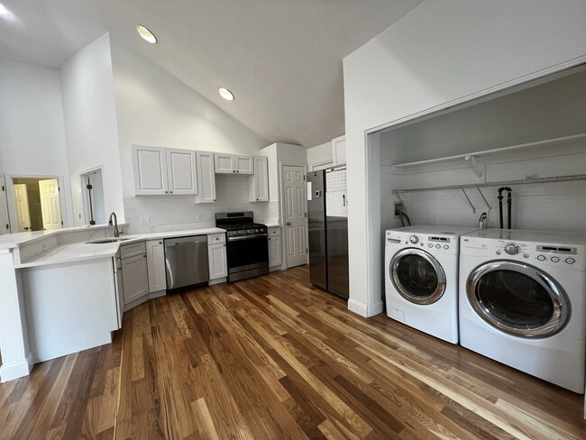 Building Photo - 226 Dicenzo Blvd Unit 226