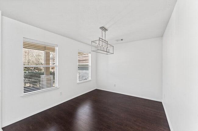 Photo - 6 Druids Glen Pl