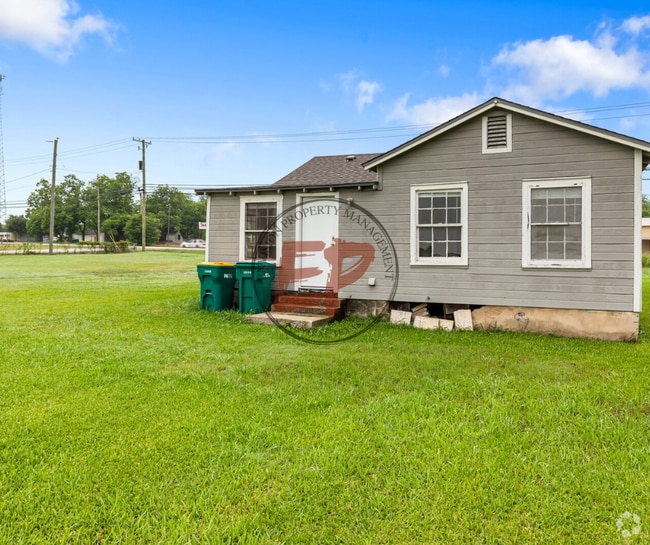 Building Photo - 706 Robinson Dr Rental