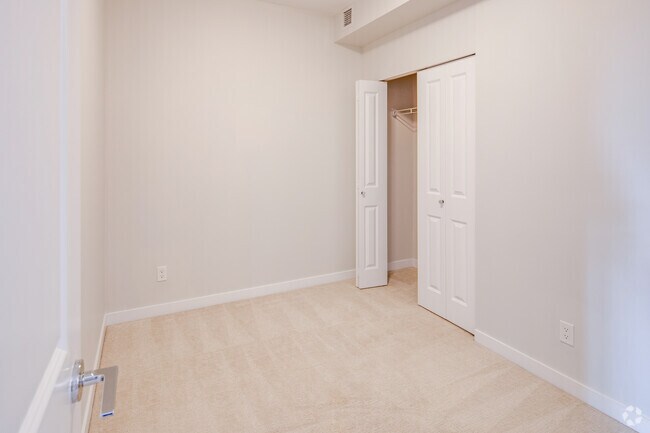 1BR + Den, 1BA - 639SF