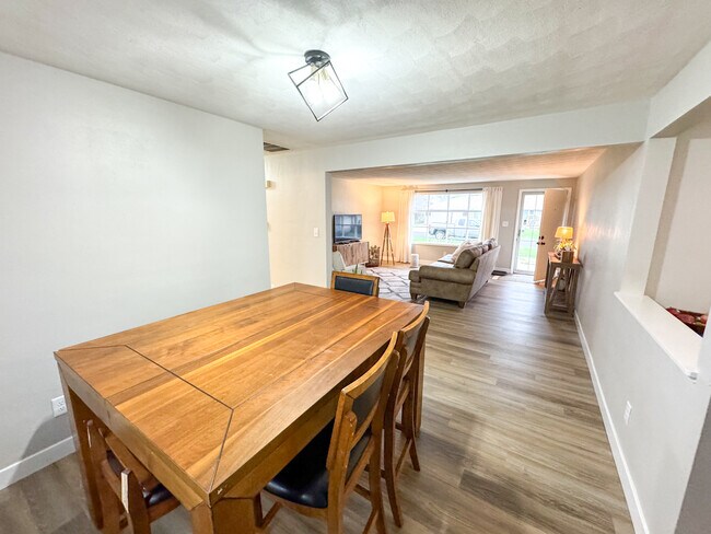 Photo - 615 W Timothy Dr