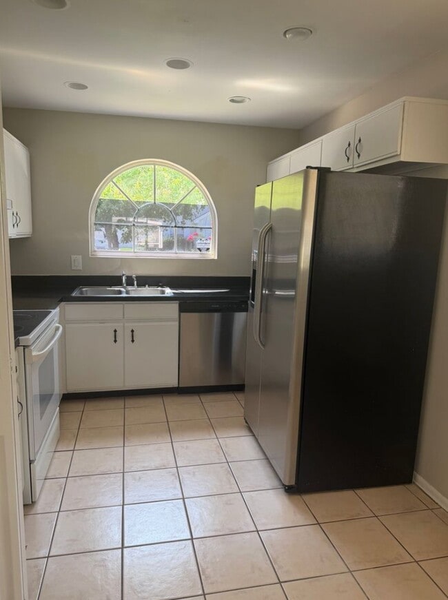 Photo - 160 Edgewater Cir