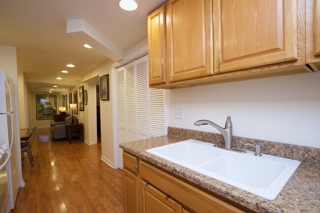 Photo - 931 W Newport Ave Unit 6H