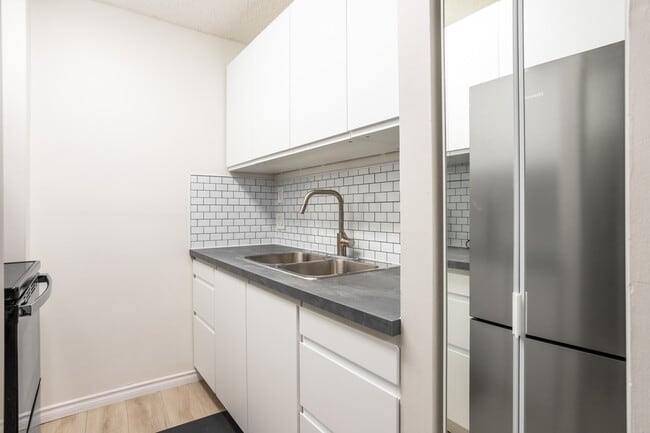 Photo - 10883 Saskatchewan Dr NW