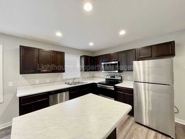 Photo - 303 Baldwin St