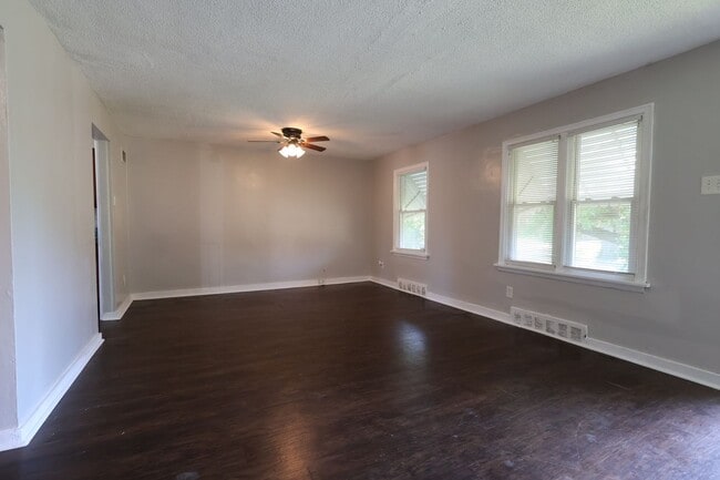 Photo - 4 Bed 2 FULL Bath in Ferguson