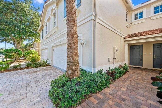 Photo - 4205 Bamboo Palm Ct