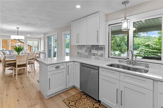 Photo - 8 Woodsia Rd