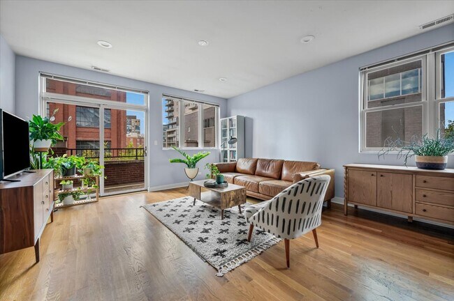 Photo - 693 N Peoria St Unit 4N