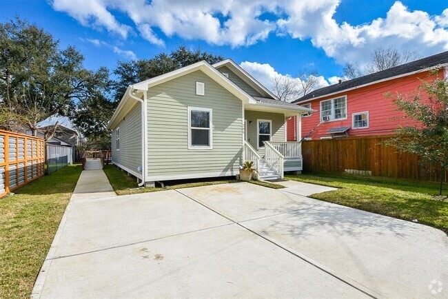 Building Photo - 205 De Koven St Rental