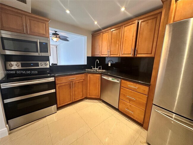 Photo - 10425 SW 112th Ave Unit 312