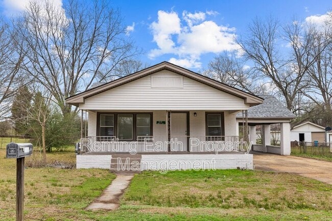 Photo - 2419 Circle Dr