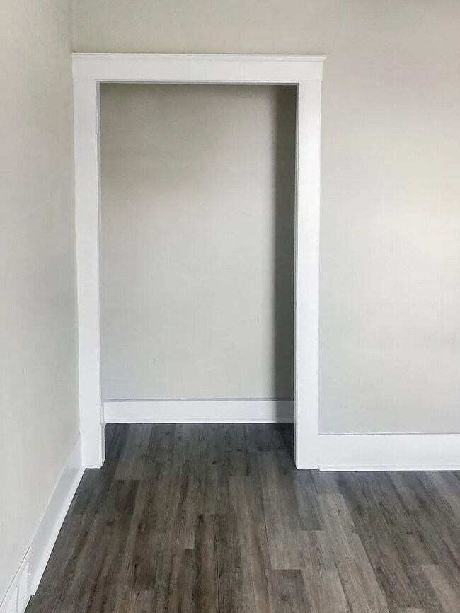 286 Crestwood Ave Unit 286 Crestwood Ave - Upper