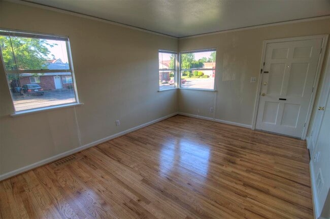 11x17 Living Room - 7222 East Burnside Unit Apt #3