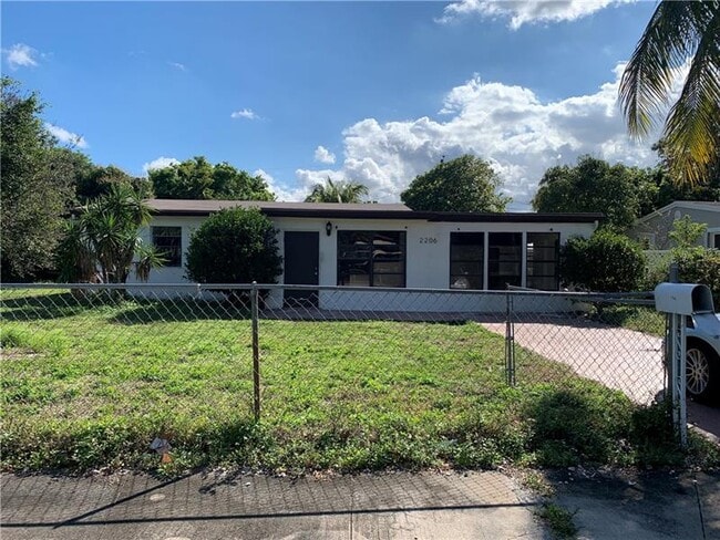 Building Photo - 2206 SW 5th St Rental